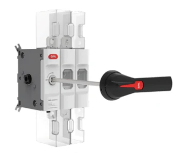 DC disconnect switch for PV panel combiner box