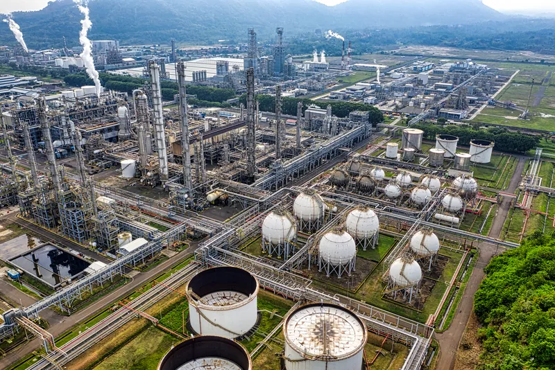 Petrochemical refinery